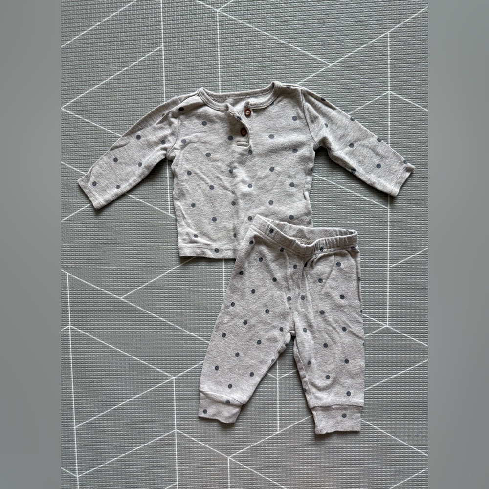 Carters|Baby gender neutral beige tan Polka Dot matching Pajamas,6M•Long sleeve